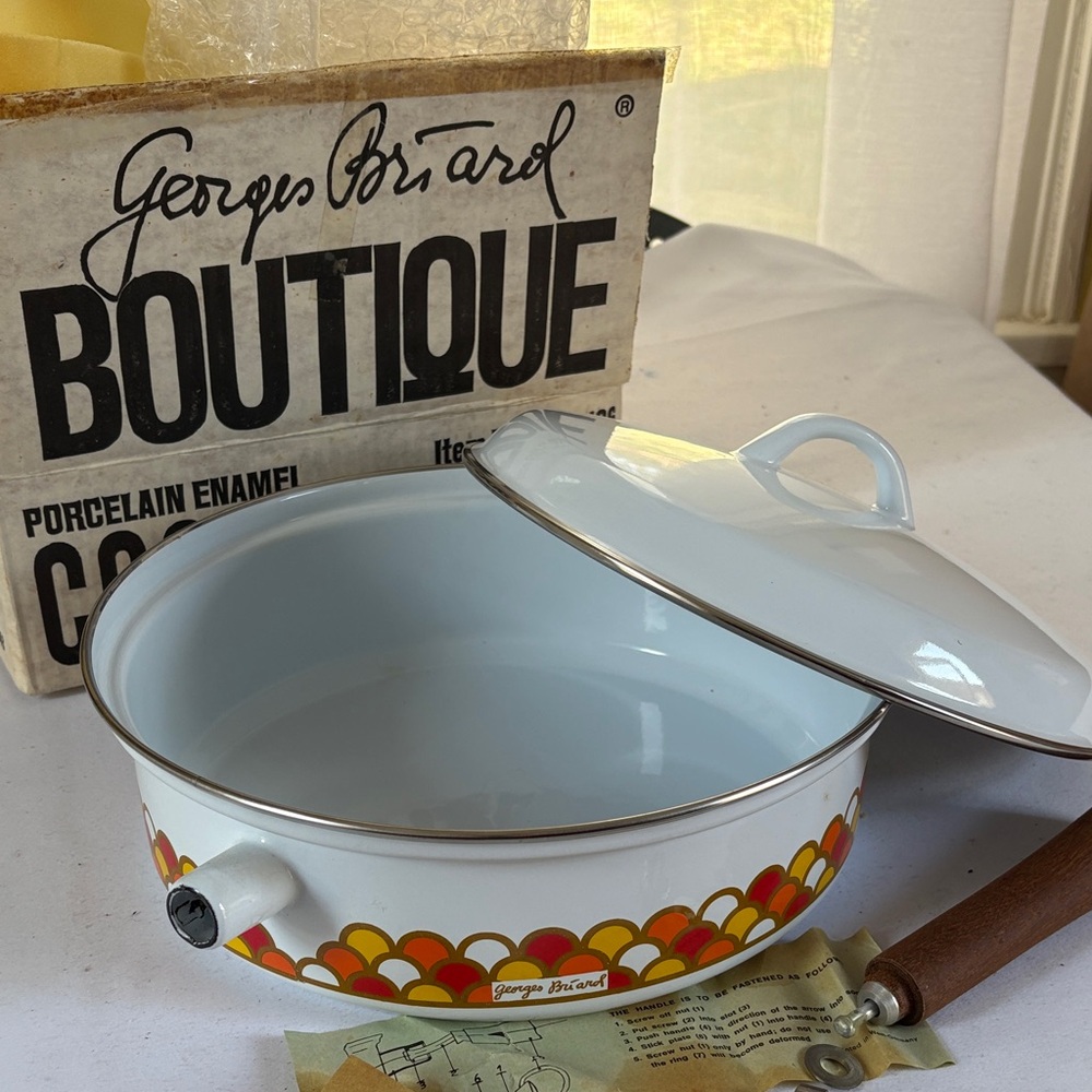 Georges Briard Boutique Vintage/Unused Porcelain Enamel 10” Lidded Chicken Fryer